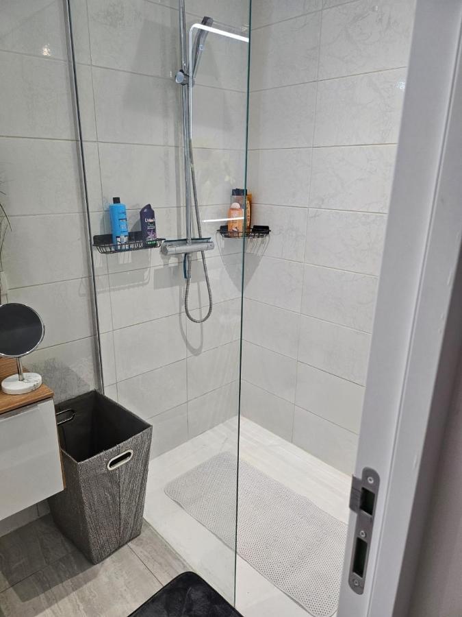 Chez Angela Appartement Avec Terrasse Bbq Et Jacuzzi Fresnes-Sur-Marne Zewnętrze zdjęcie